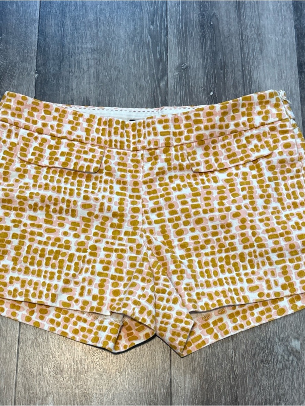 J. CREW Shorts Women’s Size 2 Tan/Pink/White Pattern Side Zip Shorts